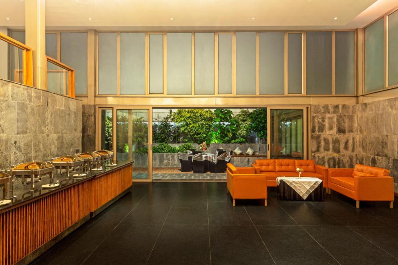 Hotel Crystal Palace Мератх Экстерьер фото