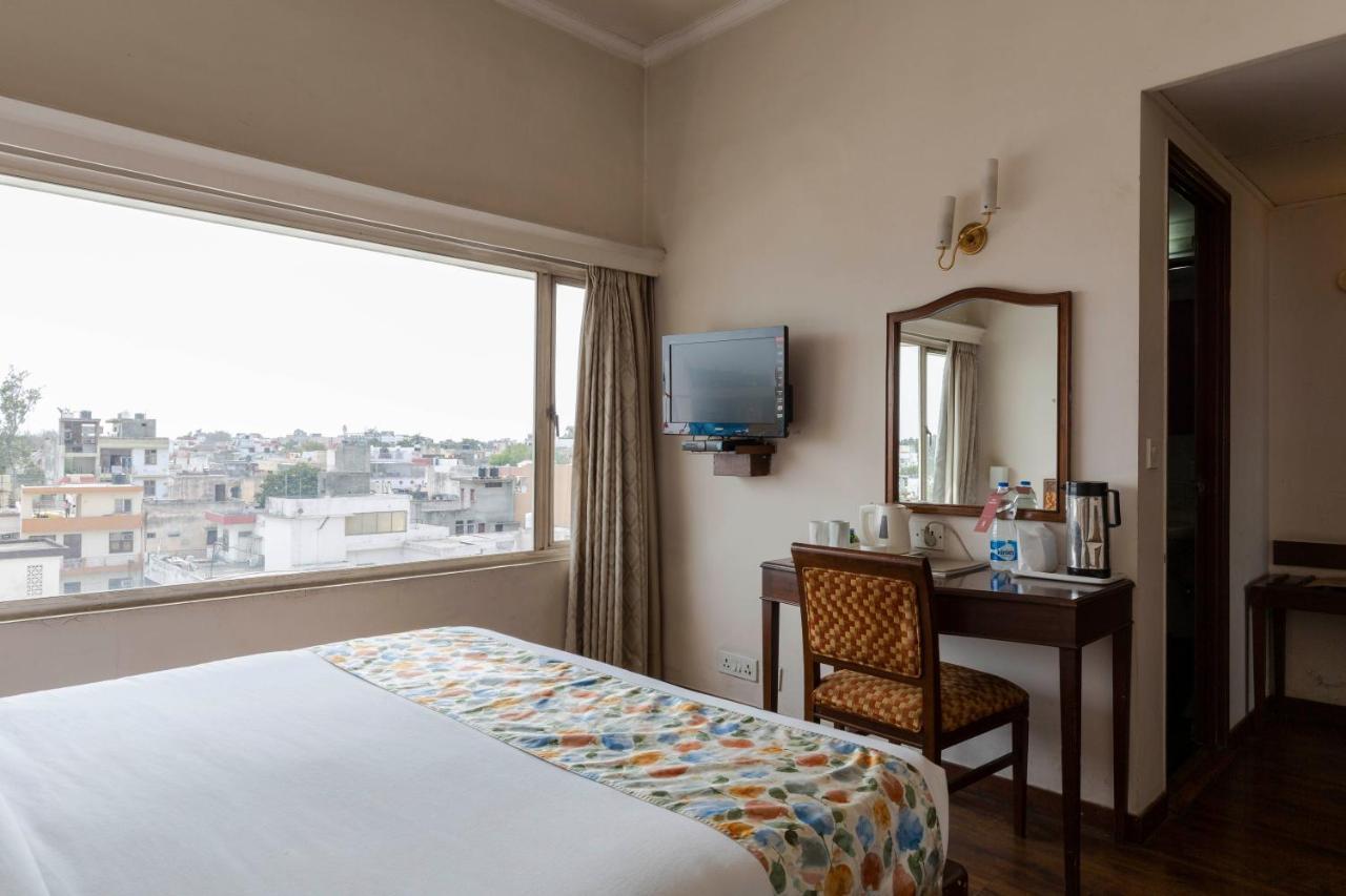 Hotel Crystal Palace Мератх Экстерьер фото
