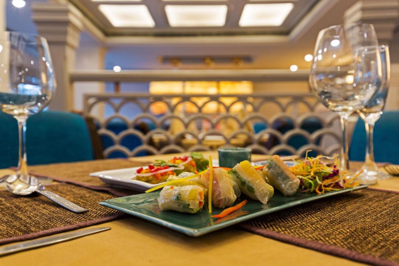 Hotel Crystal Palace Мератх Экстерьер фото