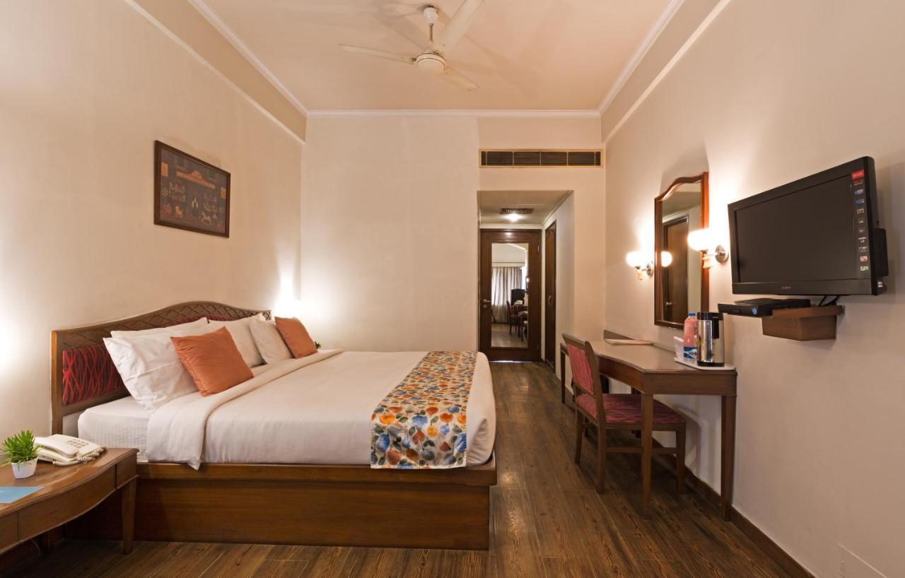 Hotel Crystal Palace Мератх Экстерьер фото