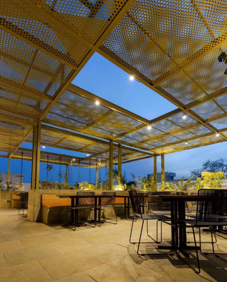 Hotel Crystal Palace Мератх Экстерьер фото