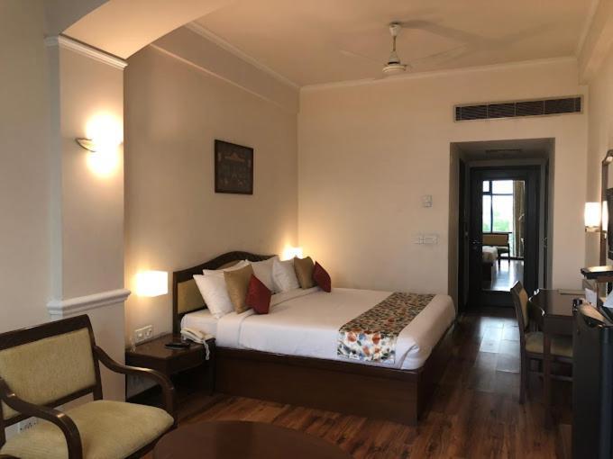 Hotel Crystal Palace Мератх Экстерьер фото