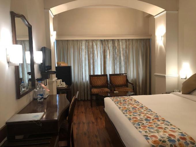 Hotel Crystal Palace Мератх Экстерьер фото