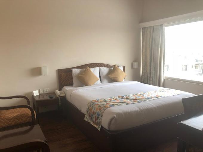 Hotel Crystal Palace Мератх Экстерьер фото