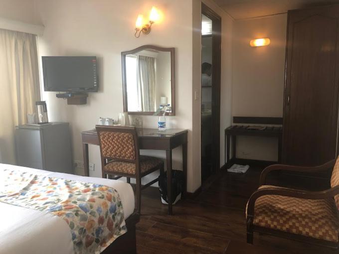 Hotel Crystal Palace Мератх Экстерьер фото