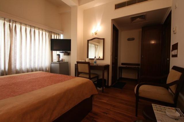 Hotel Crystal Palace Мератх Экстерьер фото