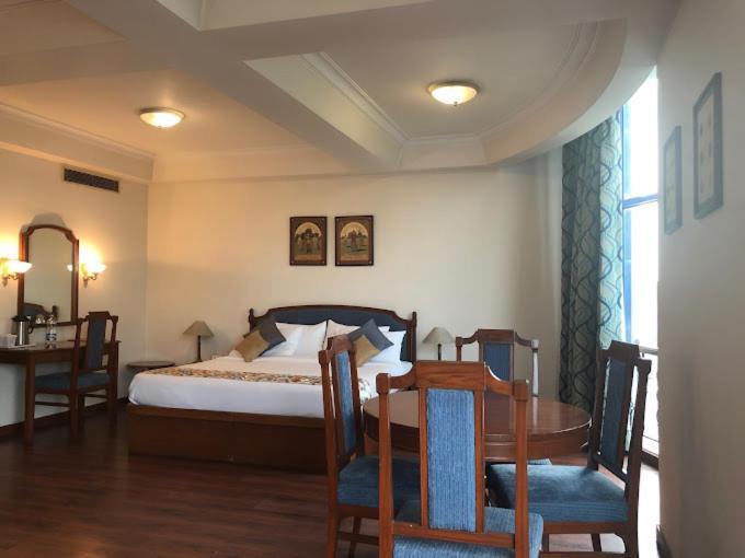 Hotel Crystal Palace Мератх Экстерьер фото